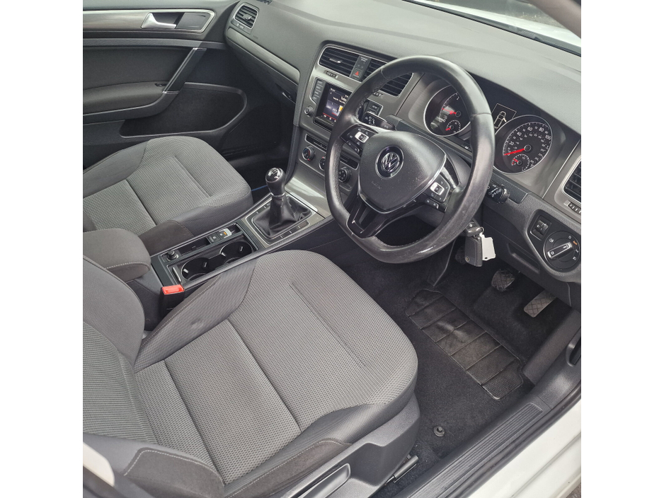 2013 Volkswagen Golf - image 15