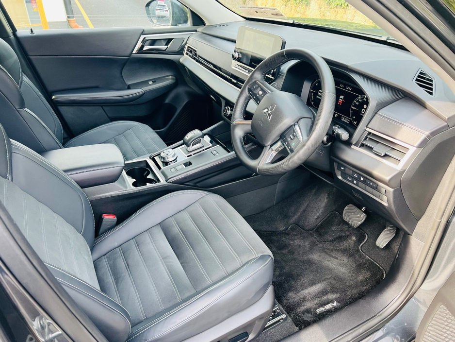 2024 Mitsubishi Outlander - image 20