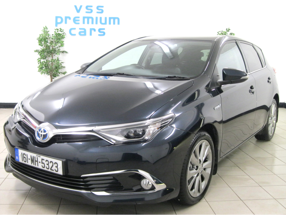 2016 Toyota Auris - image 3