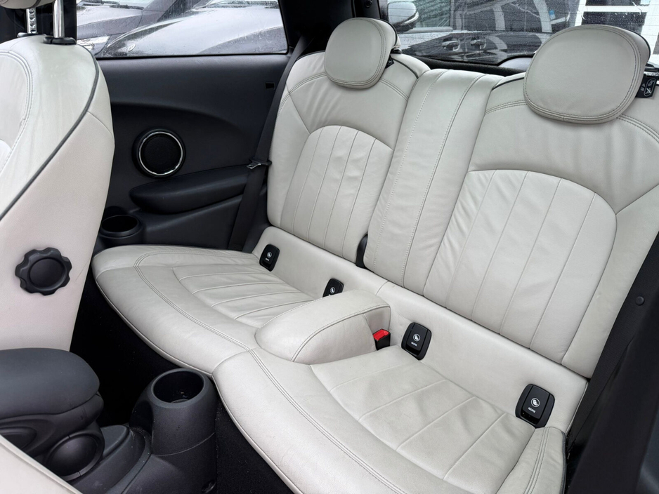 2017 MINI Hatch - image 20