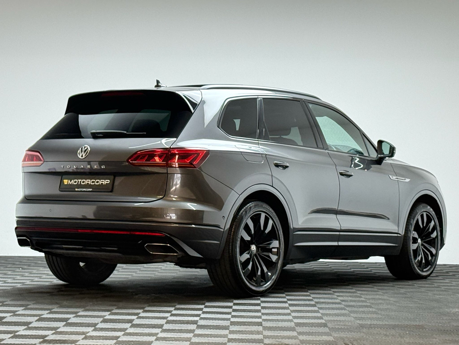 2020 Volkswagen Touareg - image 7