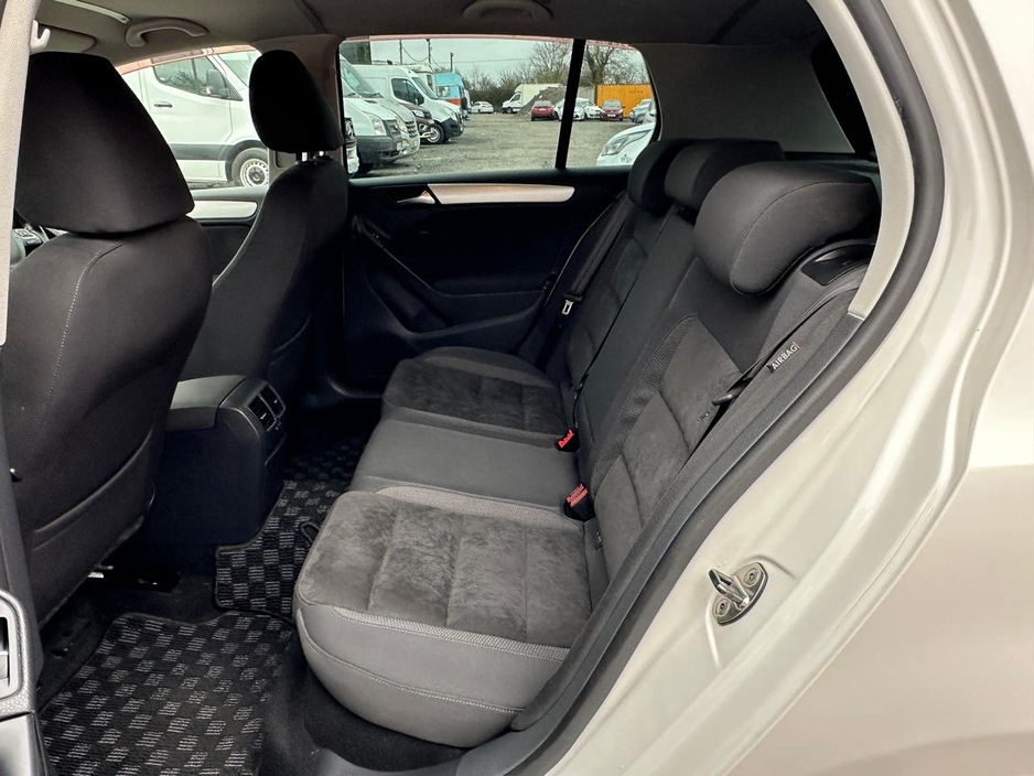 2012 Volkswagen Golf - image 15