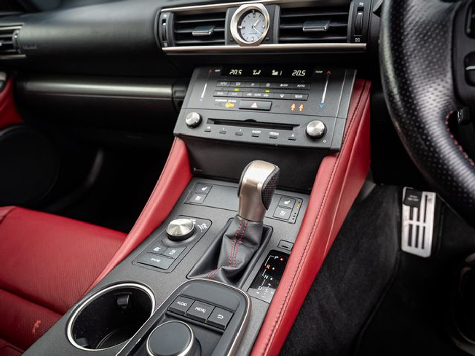 2016 Lexus RC 300 h - image 10