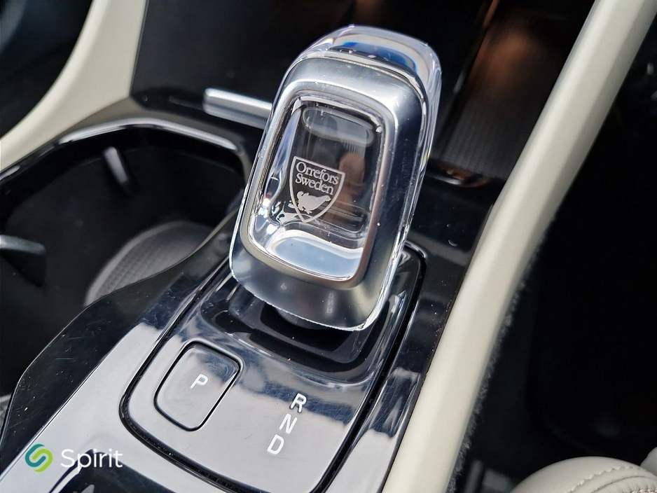 2021 Volvo XC40 - image 14