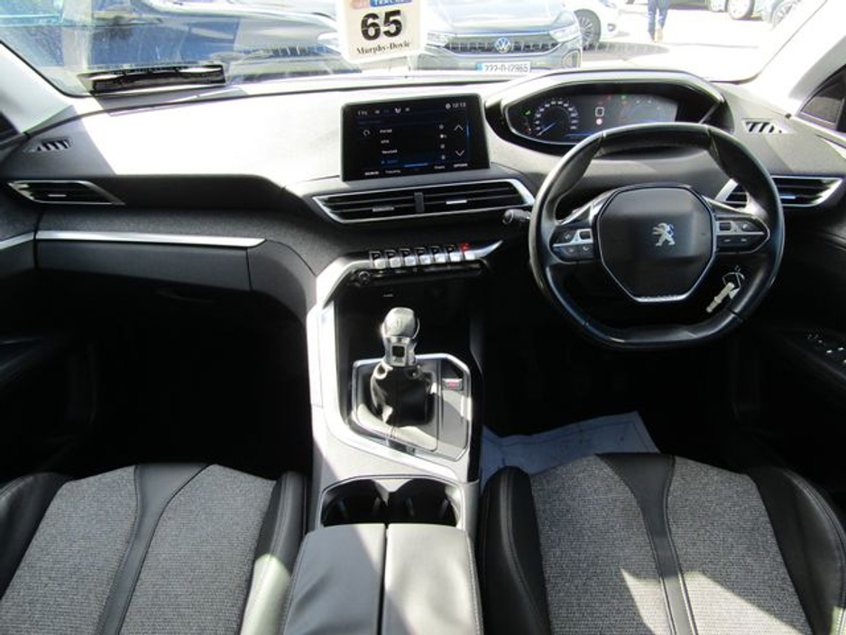 2018 Peugeot 3008 - image 12