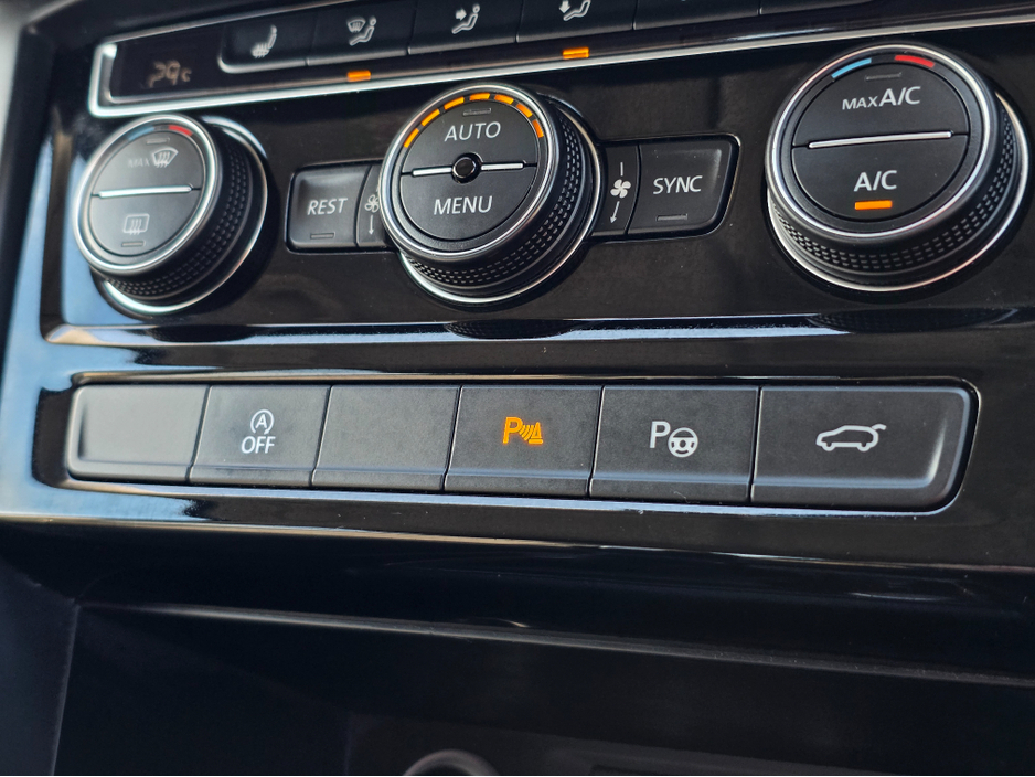 2018 Volkswagen Touran - image 25