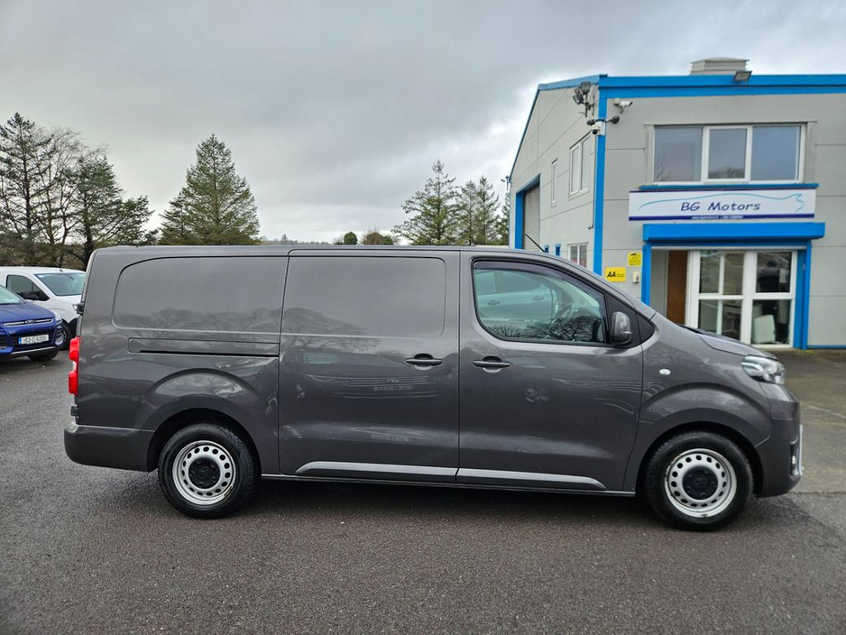 2022 Toyota Proace - image 7