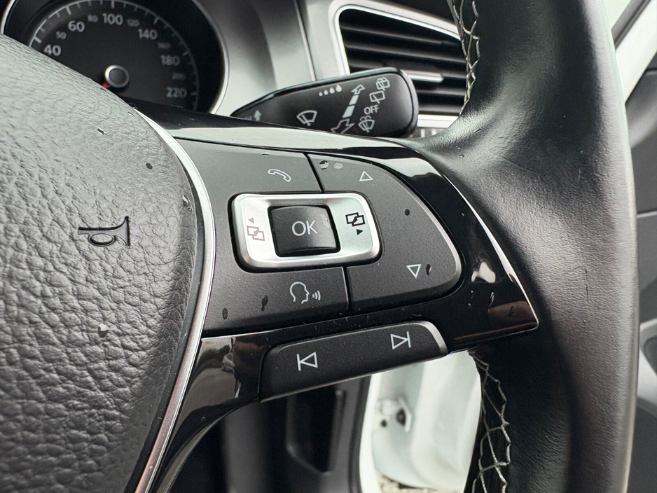 2015 Volkswagen Golf  €13,490