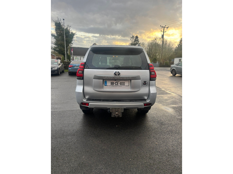 2018 Toyota Landcruiser - image 4