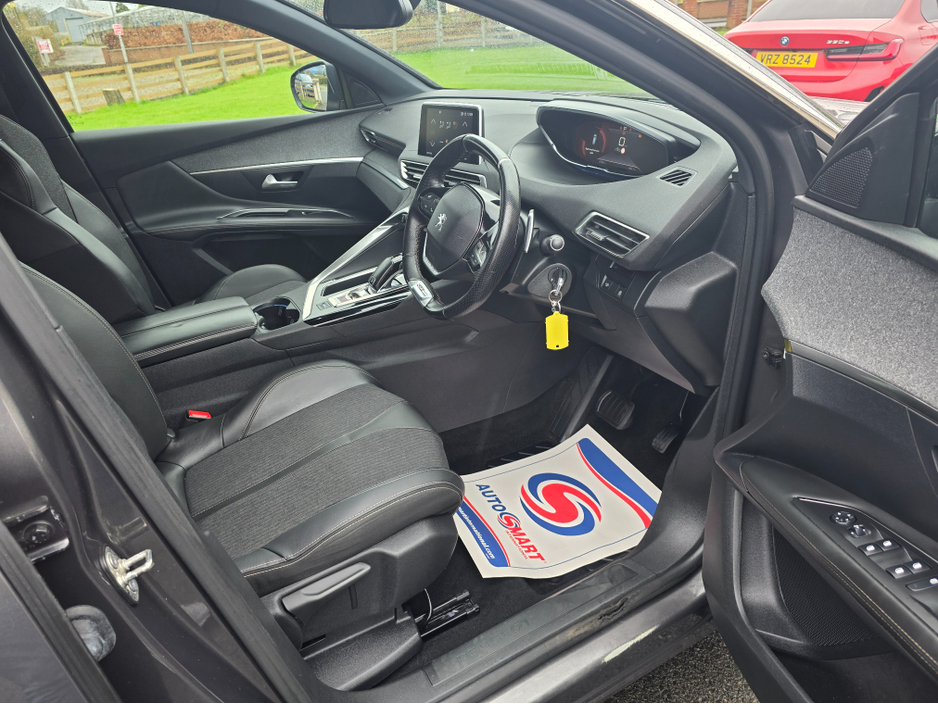 2020 Peugeot 3008 - image 6