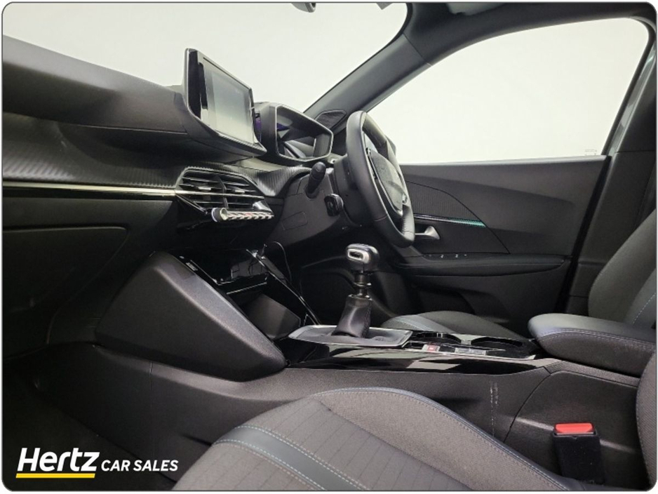 2023 Peugeot 2008 - image 4