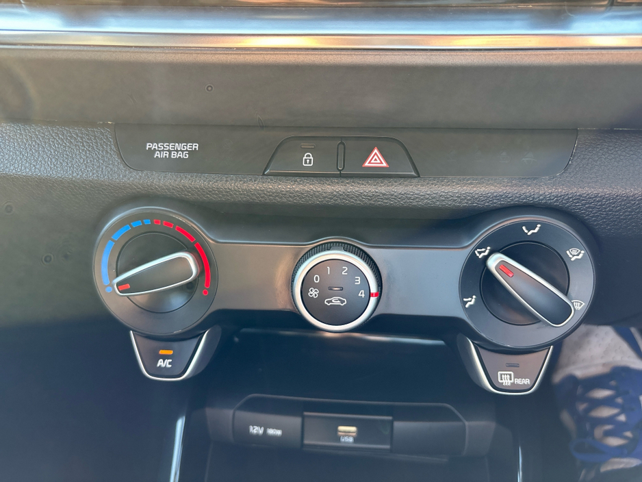 2022 Kia Stonic - image 14