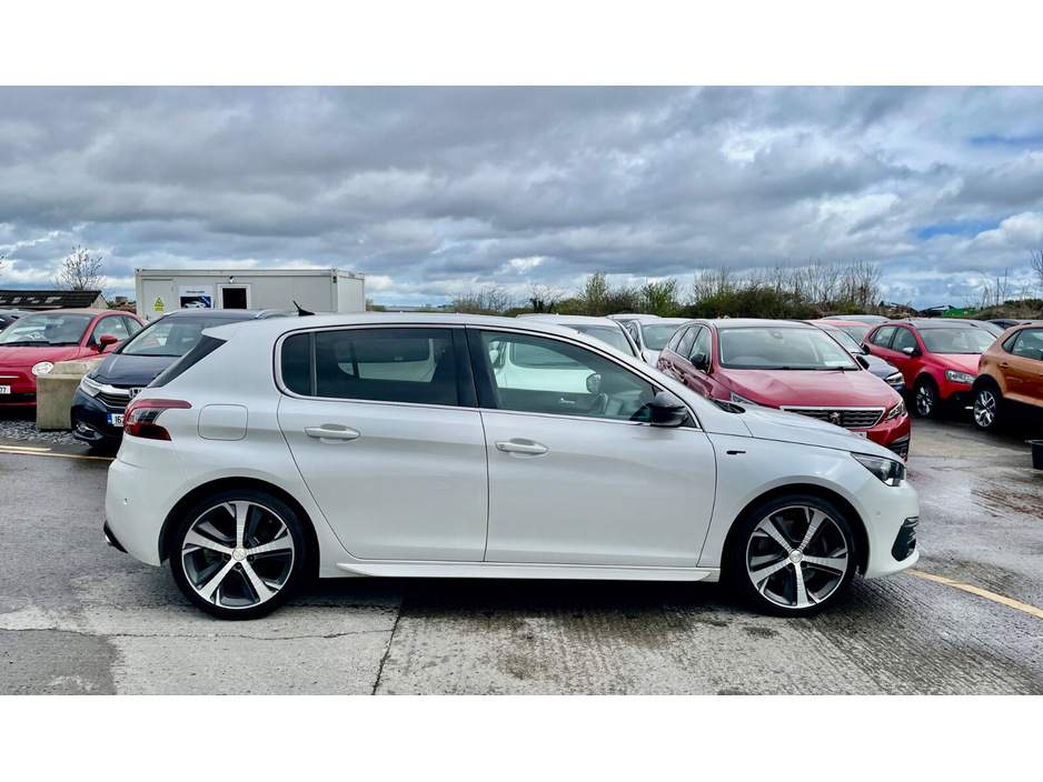 2018 Peugeot 308 - image 4