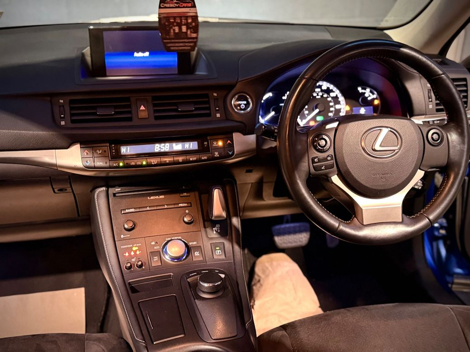 2015 Lexus CT 200 h - image 15