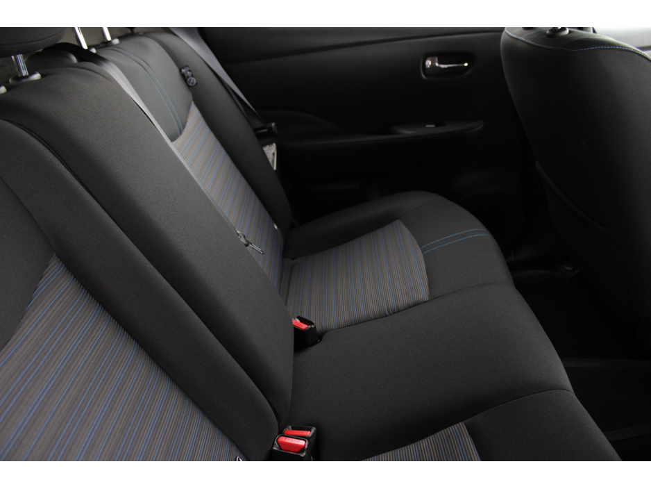 2022 Nissan Leaf - image 18