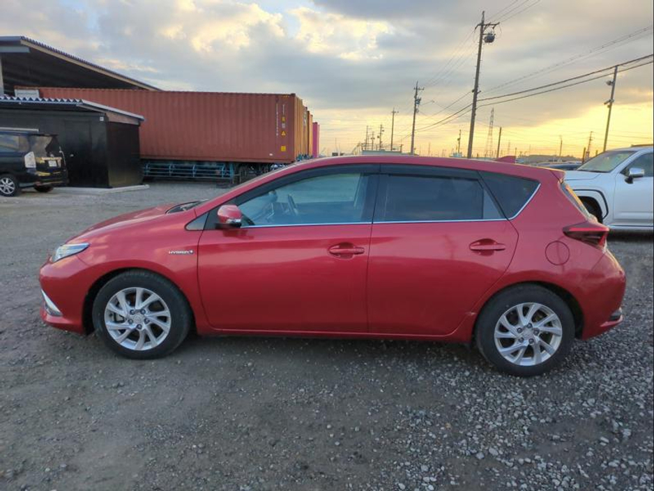 2017 Toyota Auris - image 6
