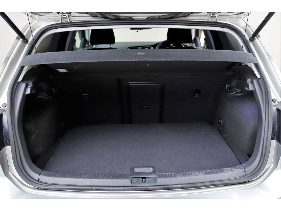 2016 Volkswagen Golf - image 26