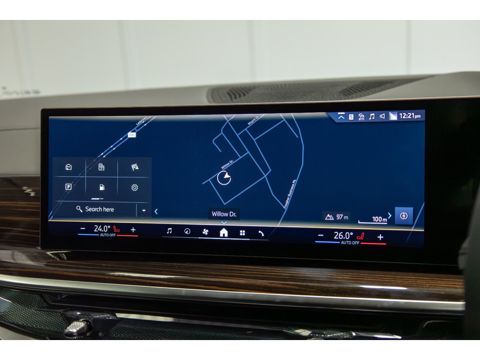 2025 BMW X5 - image 22