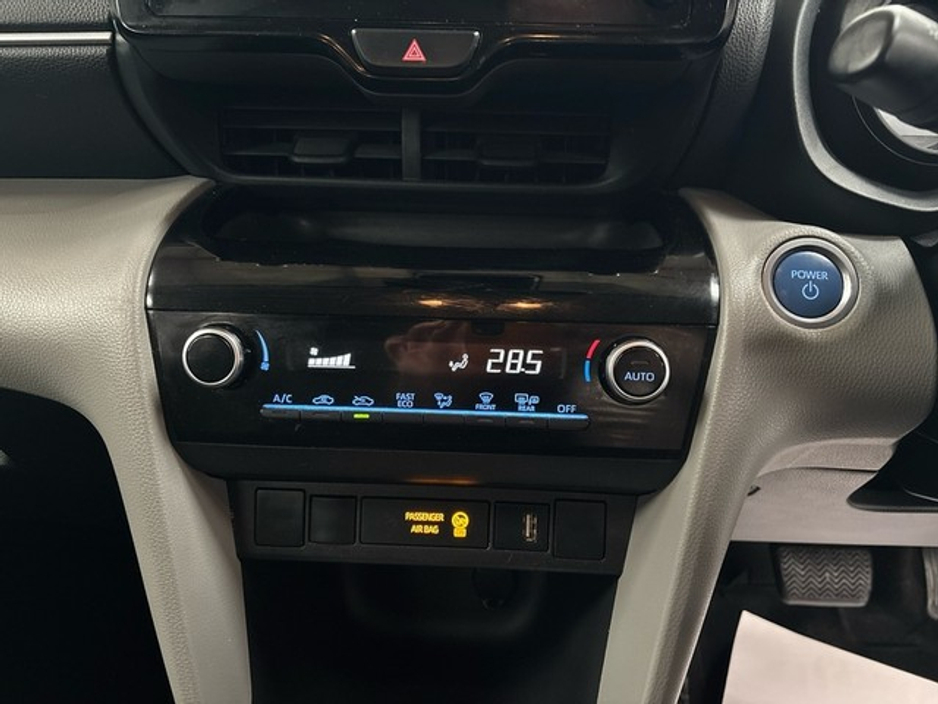 2022 Toyota Yaris Cross - image 13