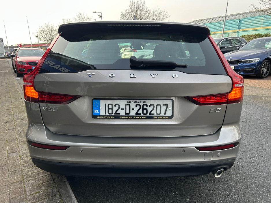 2018 Volvo V60 - image 13
