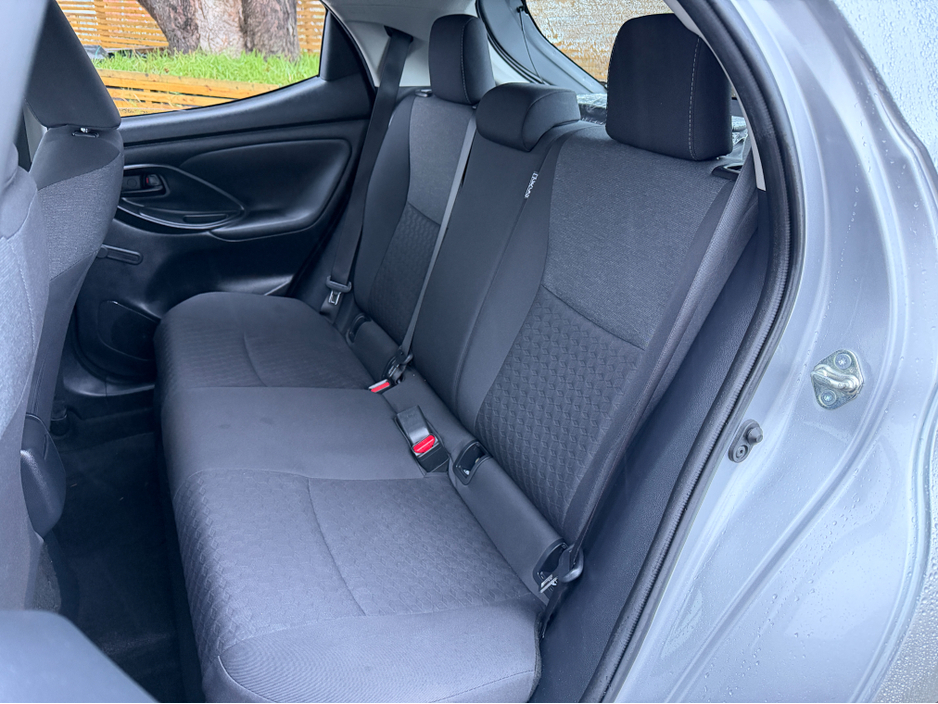 2023 Toyota Yaris 1.5 HYBRID LUNA..rear camera..warranty includedd €16,950