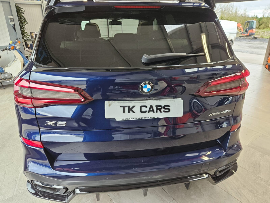 2020 BMW X5 - image 7