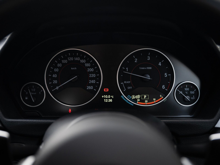 2013 BMW 3 Series - image 10