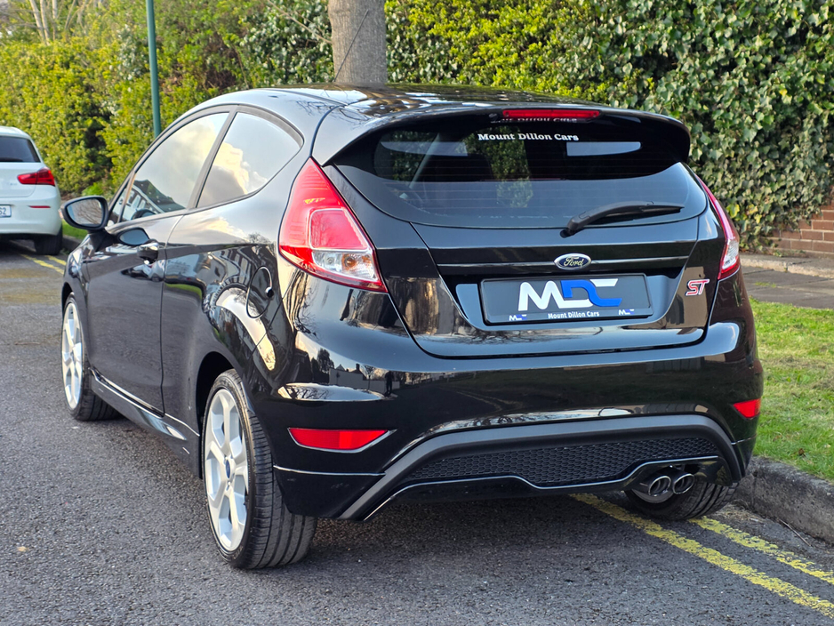 2014 Ford Fiesta - image 12