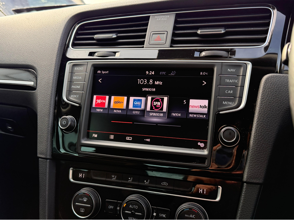 2016 Volkswagen Golf - image 26