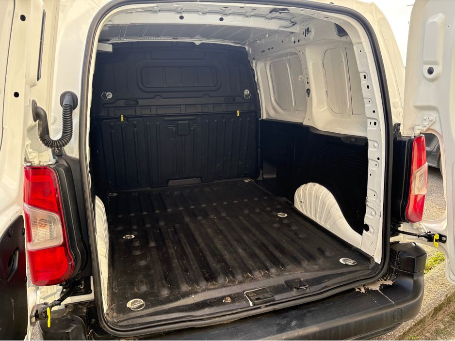 2021 Citroen Berlingo - image 10