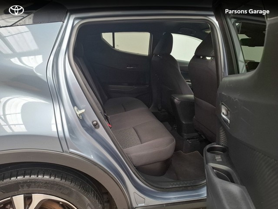 2022 Toyota C-HR - image 8