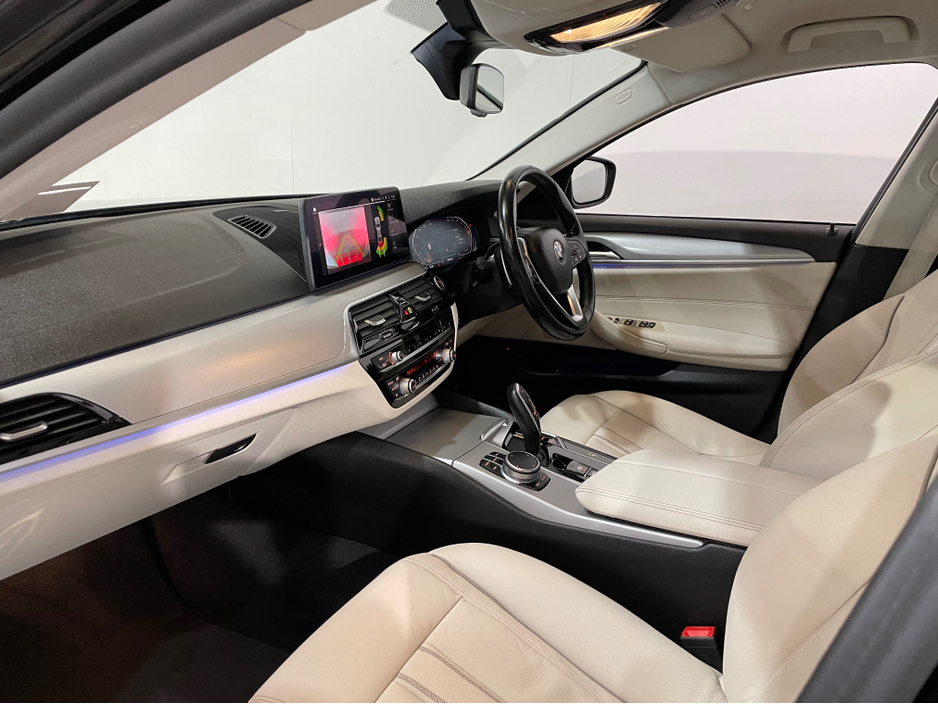 2021 BMW 5 Series - image 15