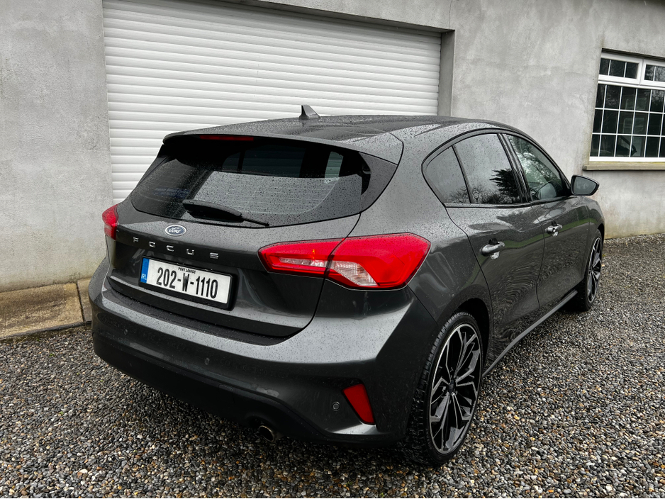 2020 Ford Focus - image 12