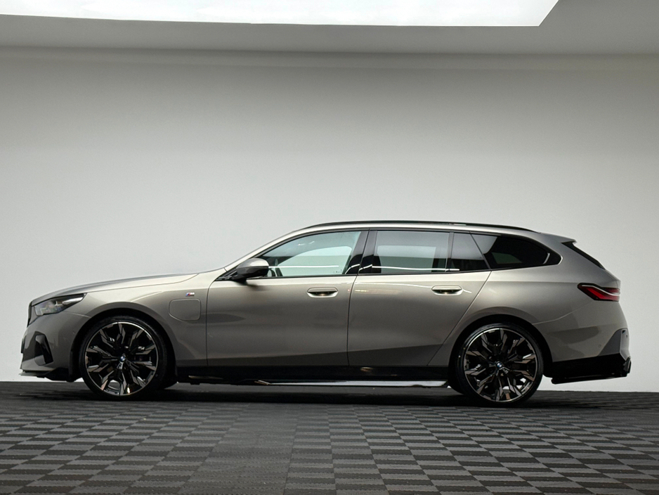 2025 BMW 5 Series 530E M SPORT €67,990