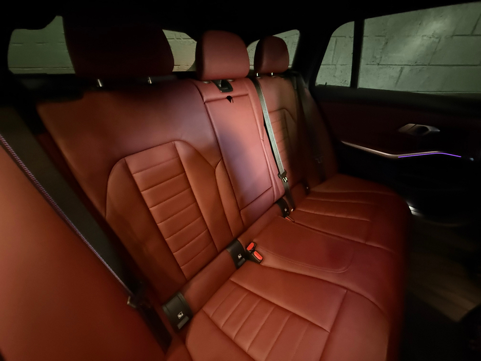 2021 BMW 3 Series - image 7