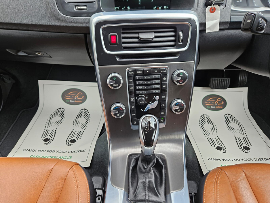 2016 Volvo V60 - image 25