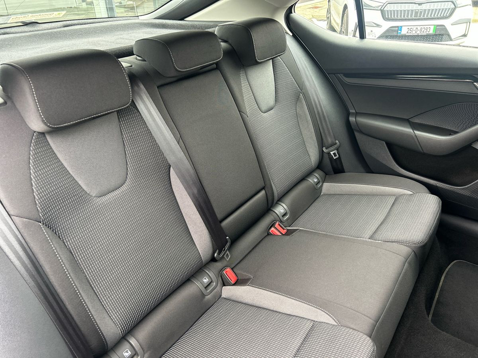 2022 Skoda Octavia - image 10