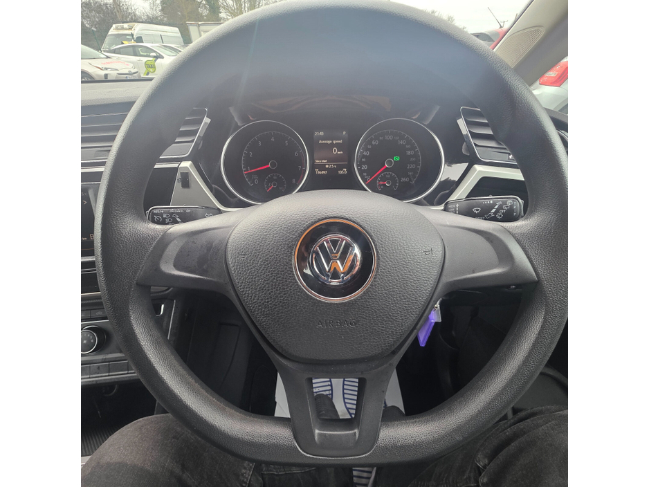 2016 Volkswagen Touran 1.2 TSI 110HP Trendline €15,950