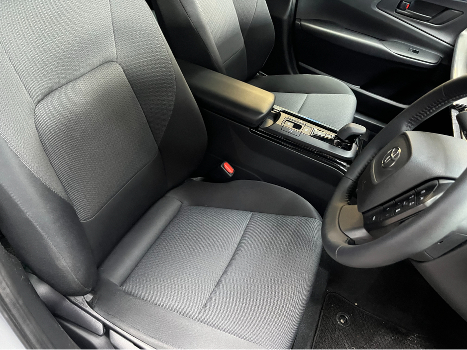 2025 Toyota Prius - image 9