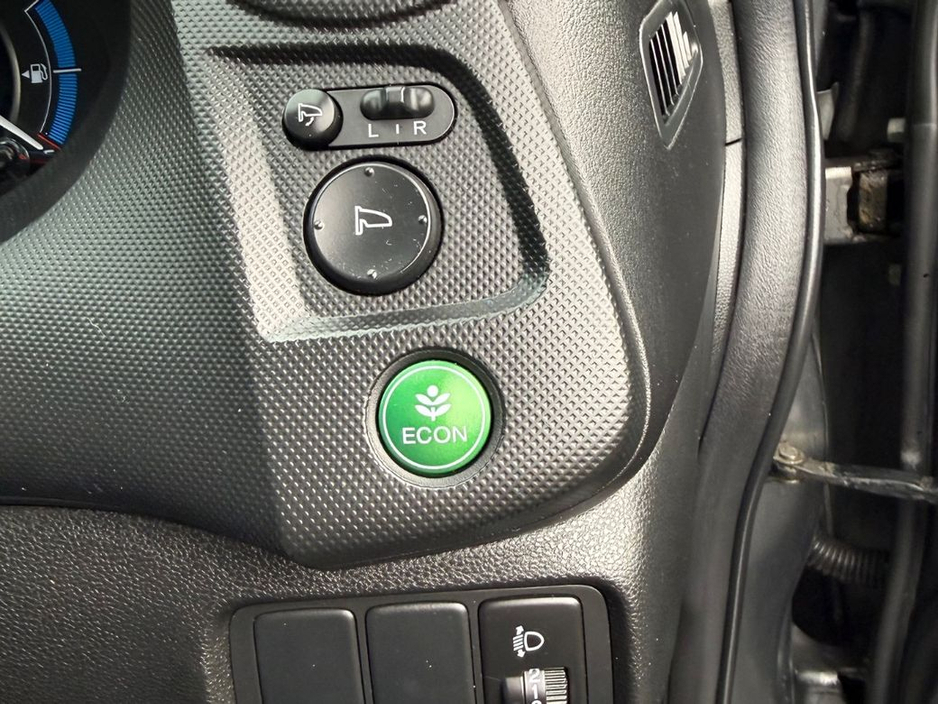 2011 Honda Insight - image 4