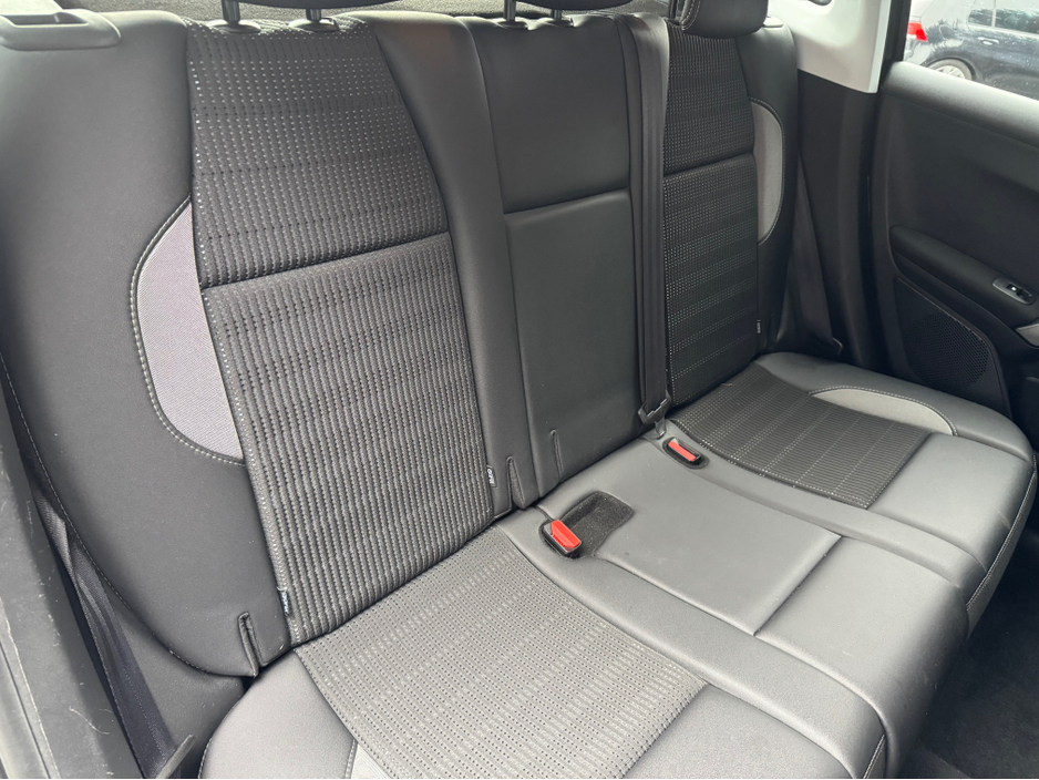 2017 Peugeot 2008 - image 12