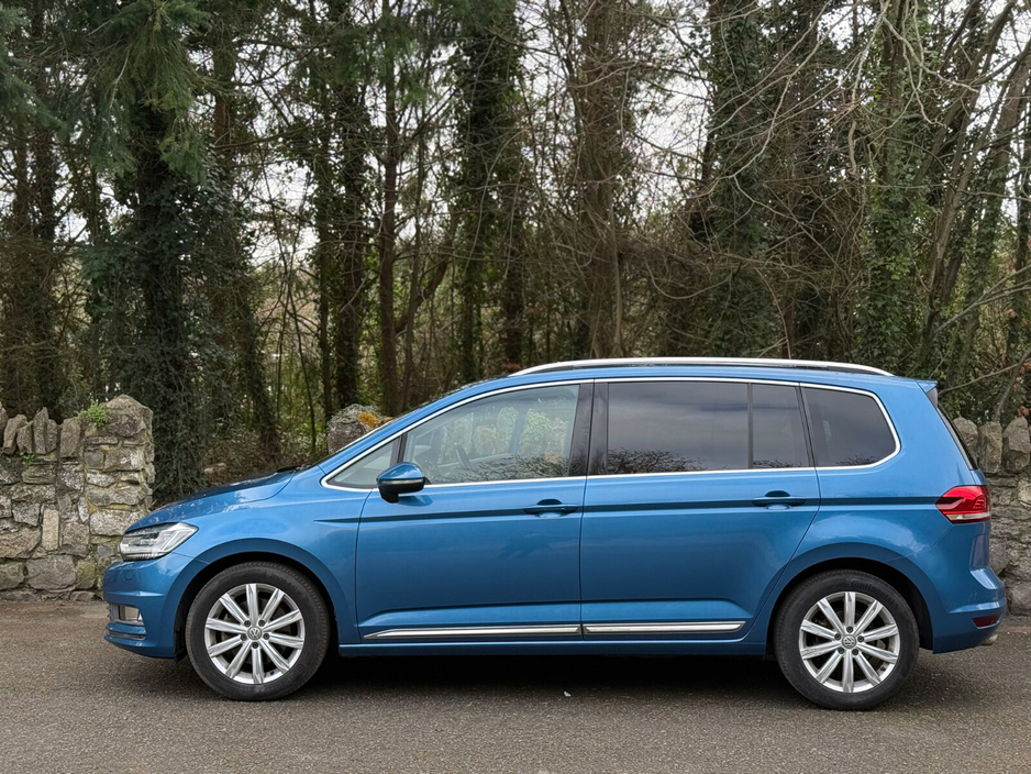 2016 Volkswagen Touran - image 4