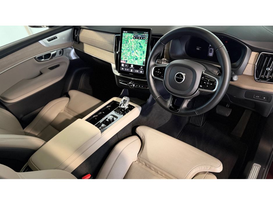 2025 Volvo XC90 - image 3