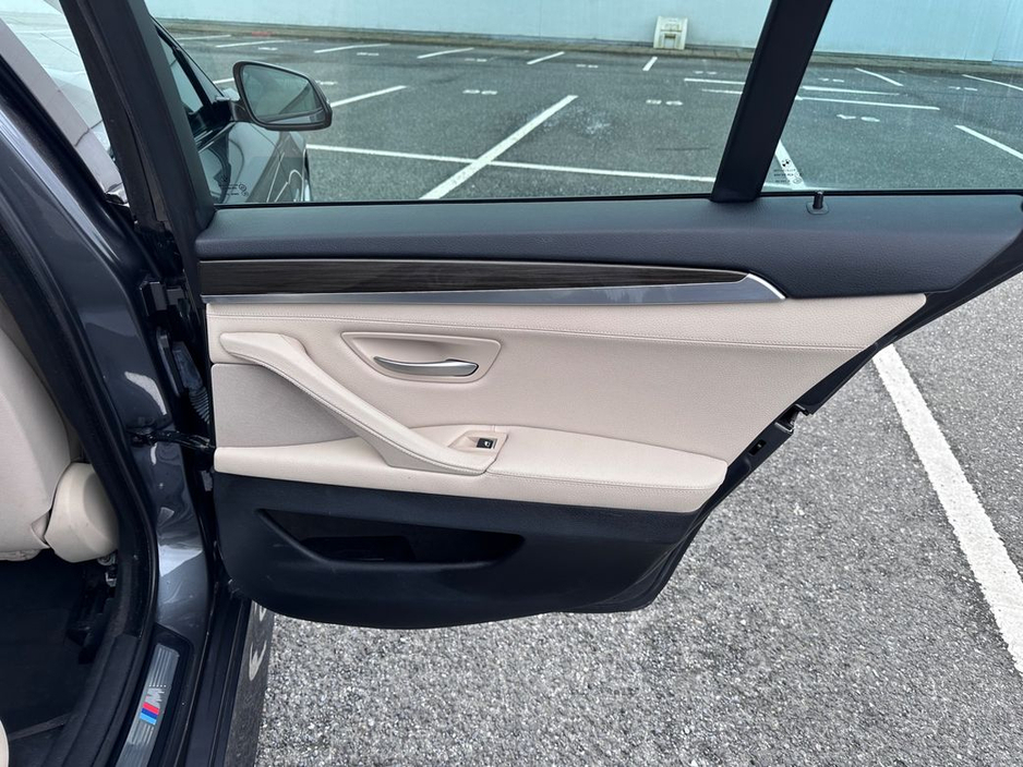 2015 BMW 5 Series - image 16