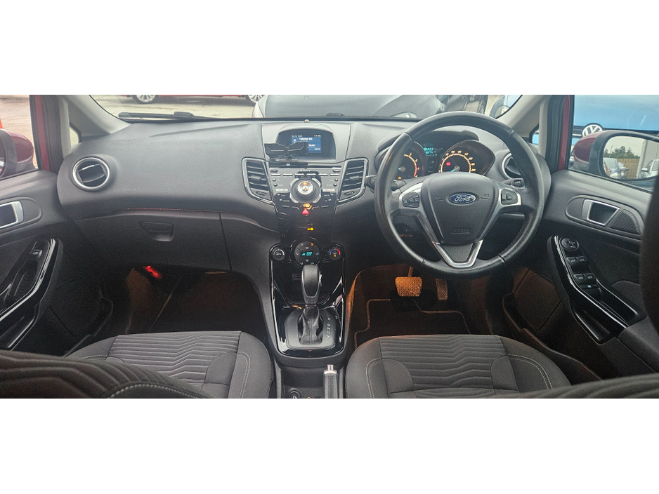 2015 Ford Fiesta - image 27