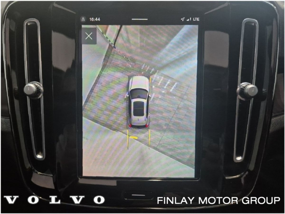 2022 Volvo XC40 - image 18