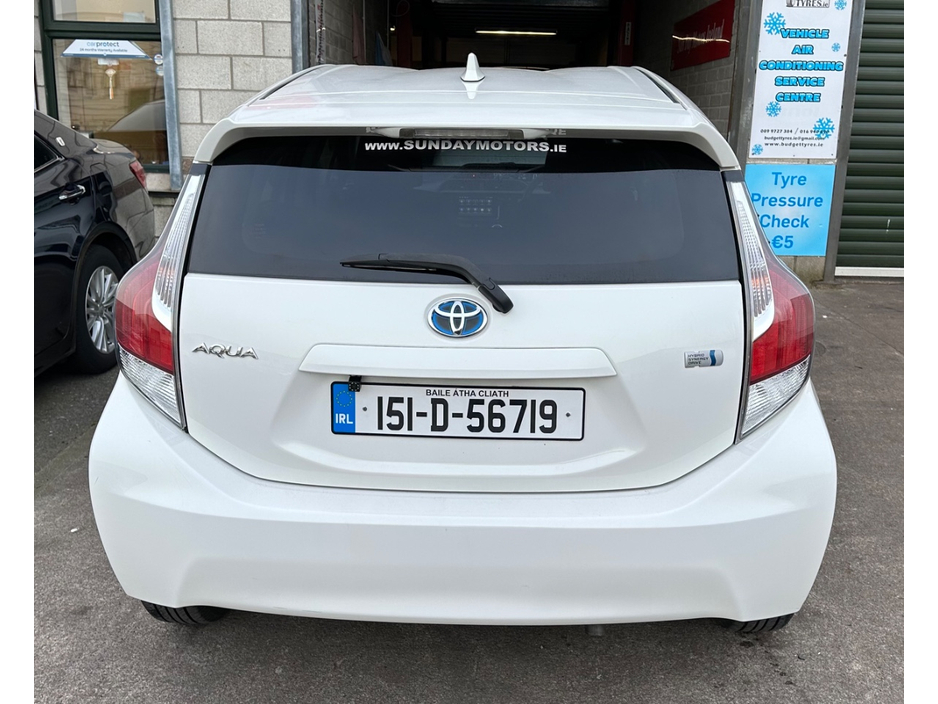 2015 Toyota Aqua - image 4