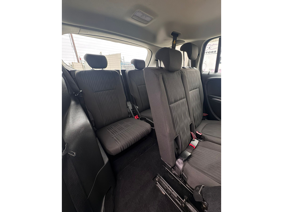 2018 Opel Zafira - image 29