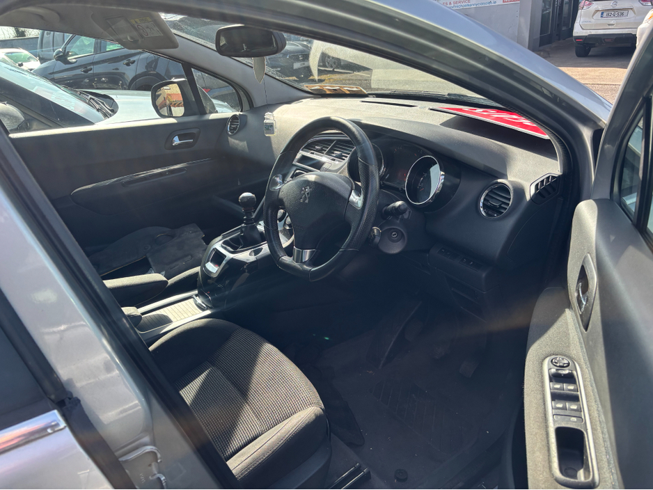 2015 Peugeot 5008 - image 4