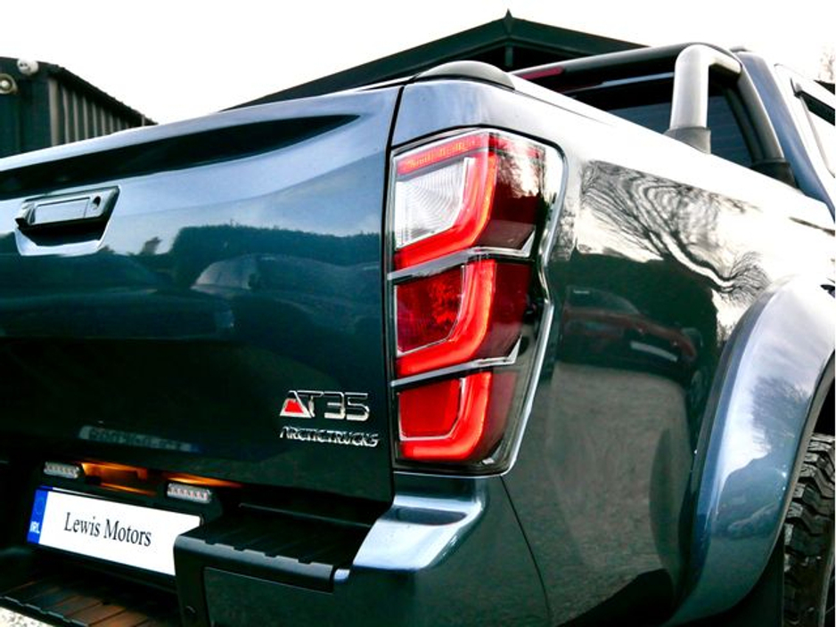 2025 Isuzu D-MAX - image 15